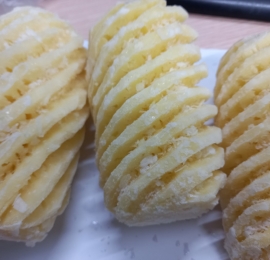 Frozen peeled pineapple
